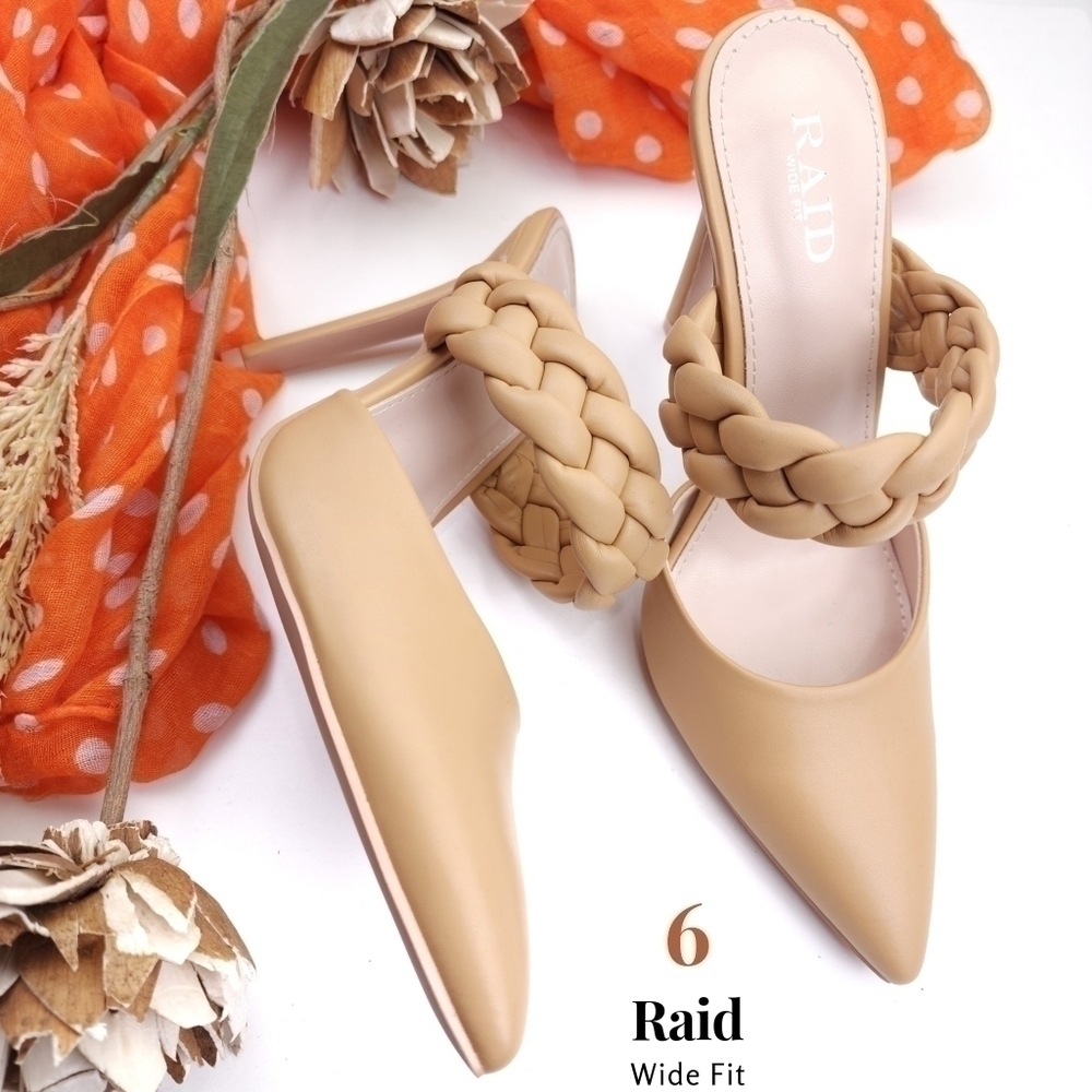 Raid Tan Wide Fit Jumbo Weave Mule Heels sz 6